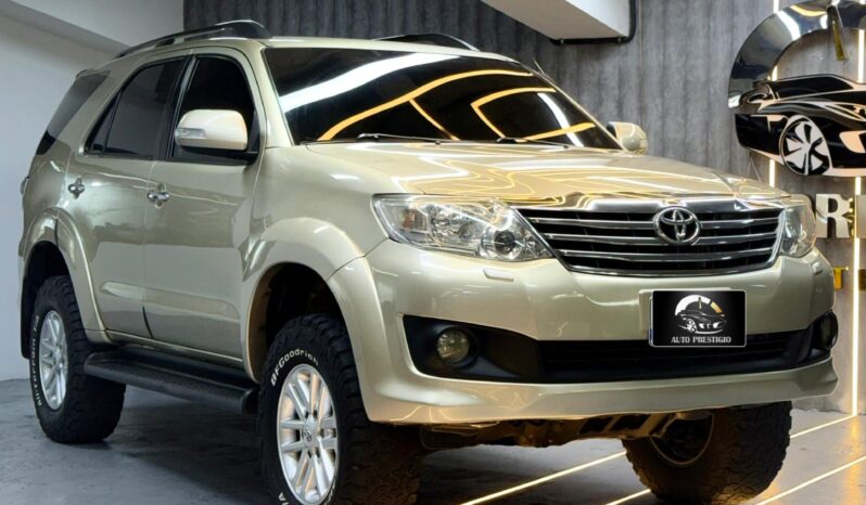 
								Toyota Fortuner 2012 full									