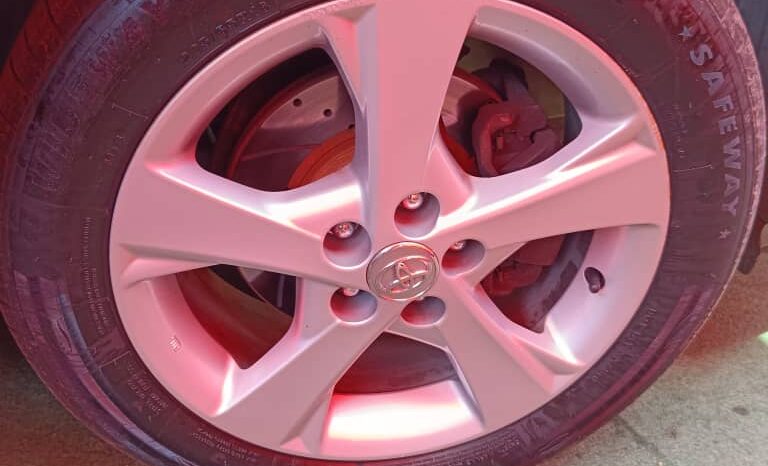 
								Toyota Corolla LE 2012 full									