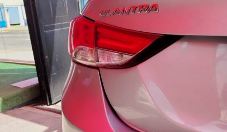 
								Hyundai Elantra 2016 full									