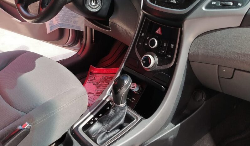 
								Hyundai Elantra 2016 full									