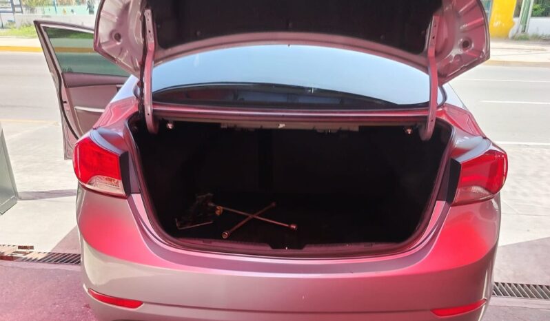 
								Hyundai Elantra 2016 full									