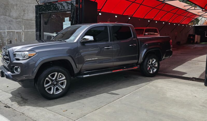 
								Toyota Tacoma 2017 full									