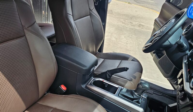 
								Toyota Tacoma 2017 full									