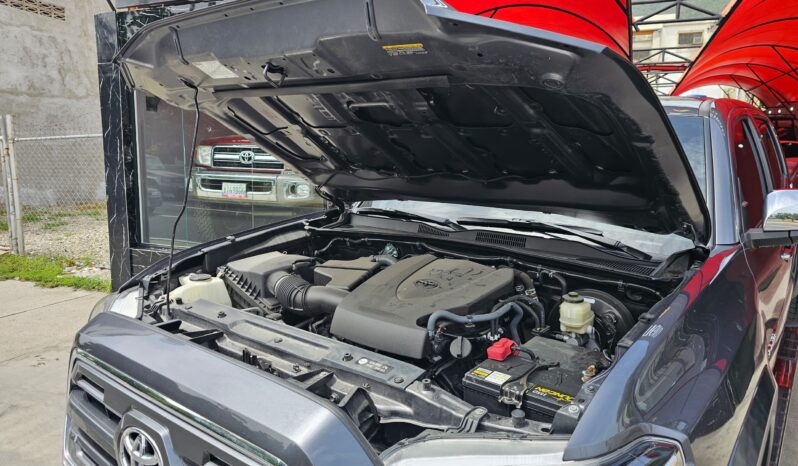 
								Toyota Tacoma 2017 full									