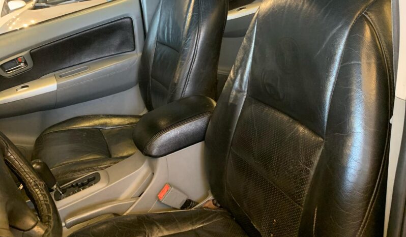 
								Toyota Hilux kavak 2009 full									