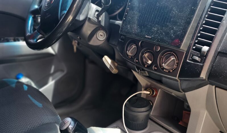 
								Mazda BT-50 2011 full									