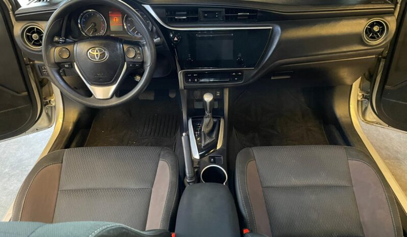 
								Toyota Corolla LE 2017 full									