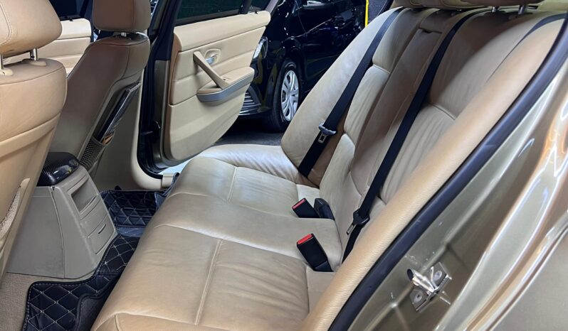 
								BMW 325i Limousine 2006 full									