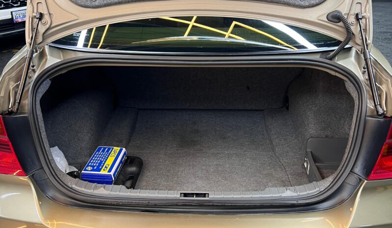 
								BMW 325i Limousine 2006 full									