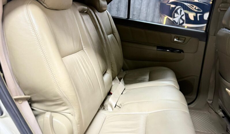 
								Toyota Fortuner 2012 full									