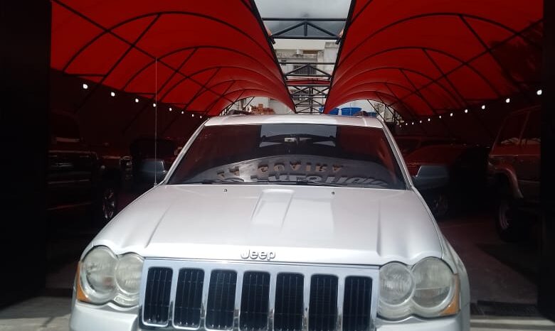 
								Jeep Cherokee Limited 2010 full									