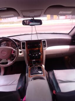 
										Jeep Cherokee Limited 2010 full									