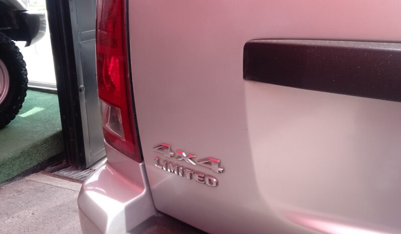 
								Jeep Cherokee Limited 2010 full									