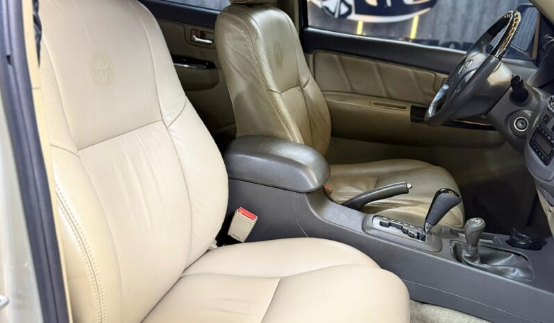 
								Toyota Fortuner 2012 full									